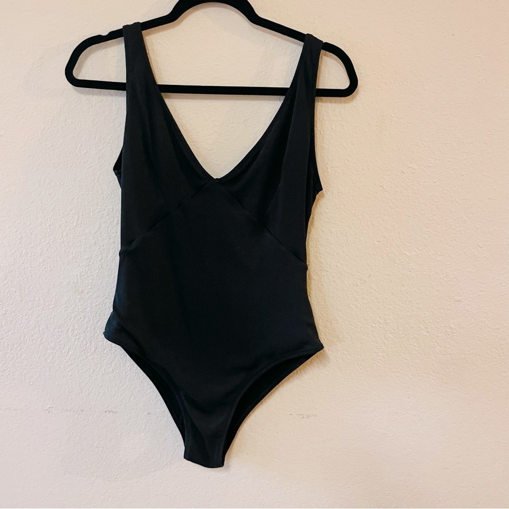 Zaful woman one piece bathing suit size L ribbed sexy beach summer stretch black